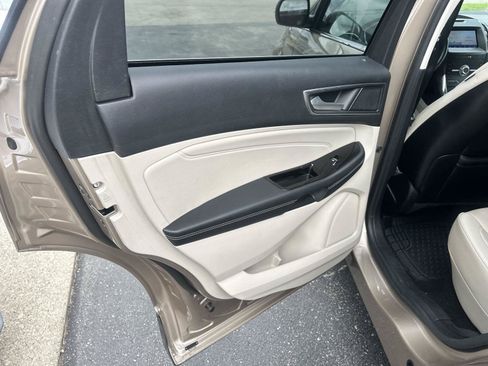 Used 2020 Ford Edge Titanium FWD image 18