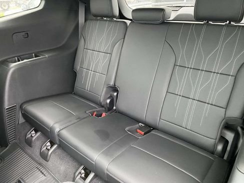 Certified 2025 Buick Enclave Avenir w/ Super Cruise Package AWD/4WD image 19