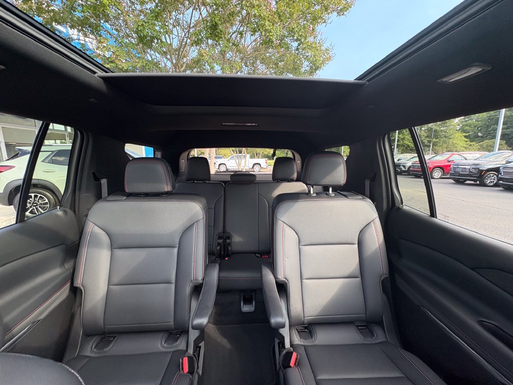 Used 2025 Chevrolet Traverse Z71 w/ Driver Confidence Package AWD/4WD image 12