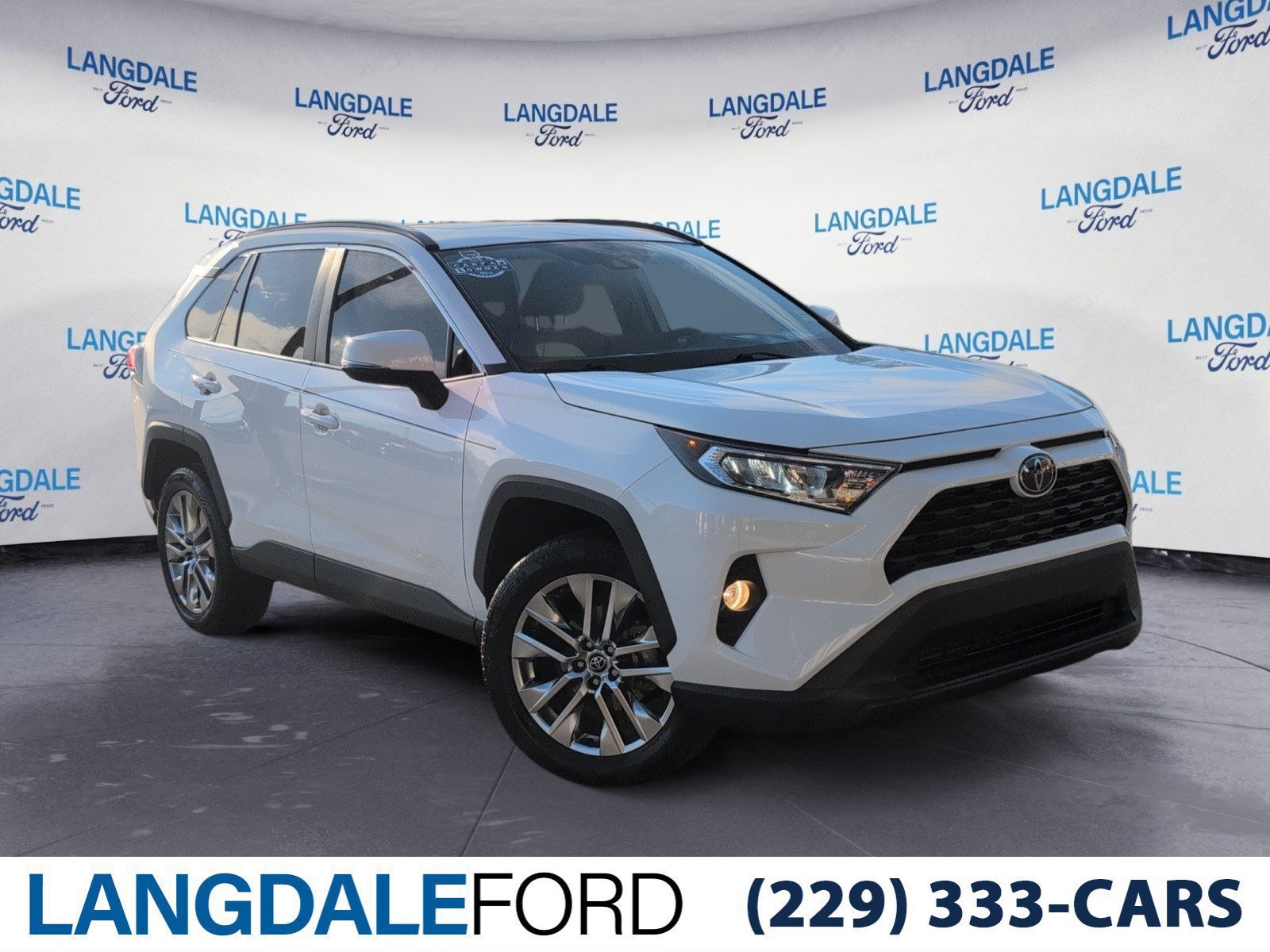 Used 2020 Toyota RAV4 XLE Premium FWD image 1