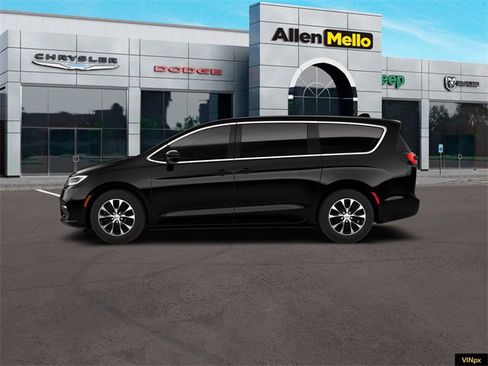 New 2026 Chrysler Pacifica Select image 3