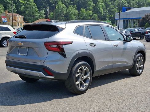 Used 2026 Chevrolet Trax LT w/ LT Convenience Package FWD image 6