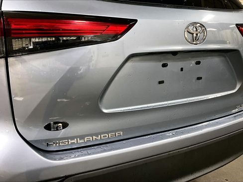 Used 2022 Toyota Highlander XLE AWD/4WD image 31