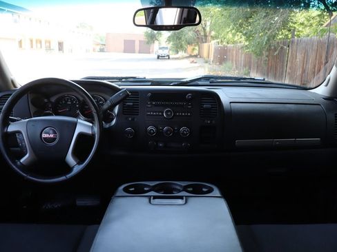 Used 2011 GMC Sierra 2500 SLE w/ Suspension Package, Off-Road AWD/4WD image 16