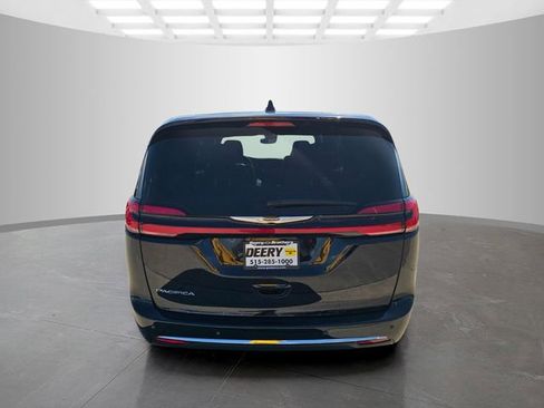 Used 2025 Chrysler Pacifica Select FWD image 7
