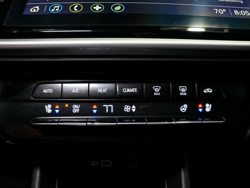 Used 2022 Chevrolet Bolt EUV LT w/ Convenience Package FWD image 14