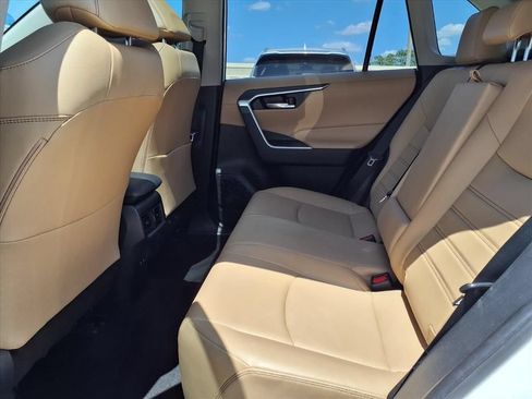Used 2020 Toyota RAV4 XLE Premium FWD image 13