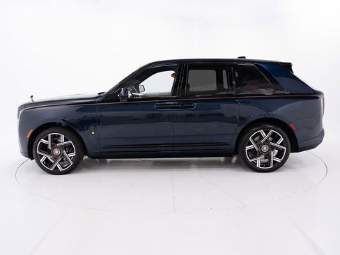New 2026 Rolls-Royce Cullinan Black Badge image 2