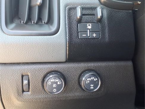 Used 2022 Chevrolet Colorado Z71 AWD/4WD image 13
