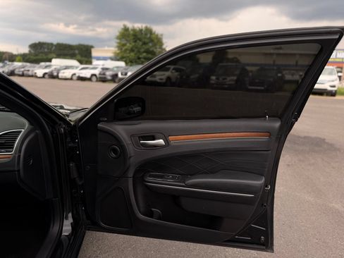 Used 2015 Chrysler 300 C Platinum w/ Harman/Kardon Audio Group RWD image 20