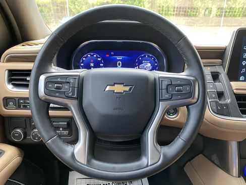 Used 2024 Chevrolet Suburban Premier w/ Premium Package RWD image 19