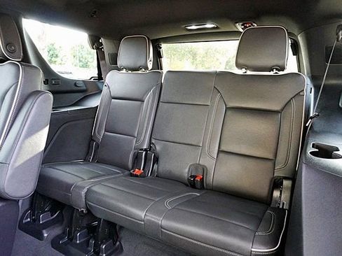 Used 2024 GMC Yukon SLT RWD image 18