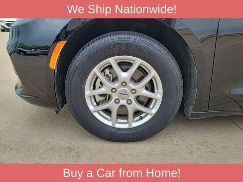 Used 2024 Chrysler Pacifica Touring-L FWD image 16