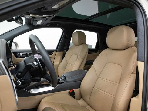 Used 2023 Porsche Cayenne Turbo AWD/4WD image 5
