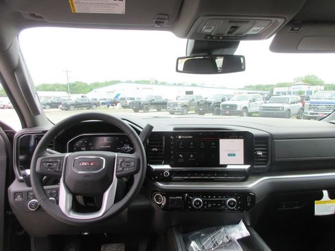 New 2026 GMC Sierra 2500 SLT w/ SLT Premium Package AWD/4WD image 16