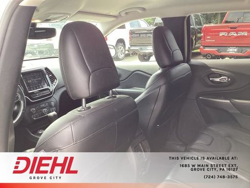 Used 2019 Jeep Cherokee Limited w/ Trailer Tow Group AWD/4WD image 17