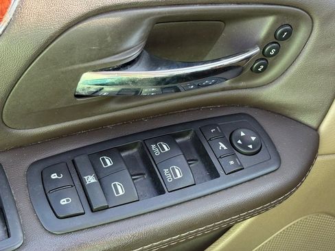 Used 2015 Chrysler Town & Country Limited Platinum w/ Trailer Tow Group image 18