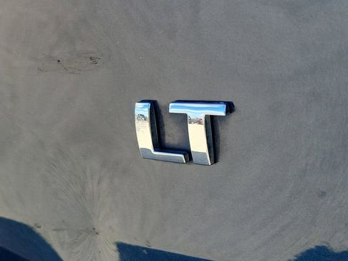 Used 2023 Chevrolet Traverse LT w/ LT Premium Package image 6