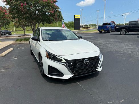 Used 2025 Nissan Altima 2.5 SV FWD image 6