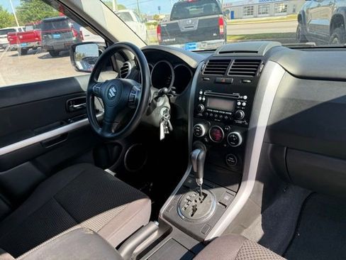 Used 2011 Suzuki Grand Vitara Premium image 14