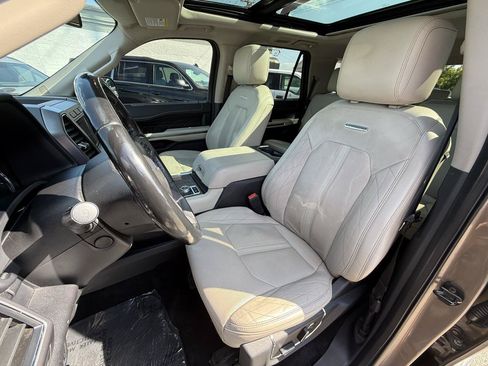 Used 2018 Ford Expedition Platinum AWD/4WD image 16