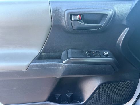 Used 2018 Toyota Tacoma SR image 17