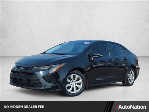 Used 2025 Toyota Corolla LE FWD image 1