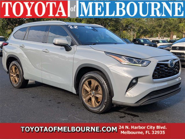 Used 2022 Toyota Highlander Bronze Edition FWD image 1