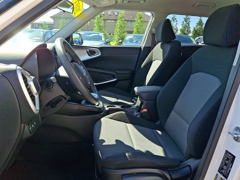 Used 2023 Kia Soul LX w/ LX Technology Package FWD image 13
