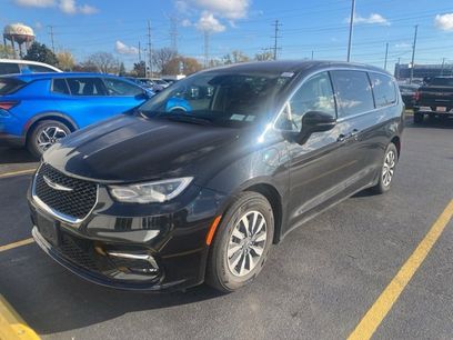 Used 2022 Chrysler Pacifica Touring-L