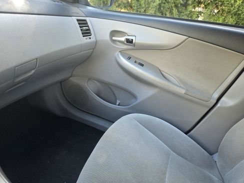 Used 2011 Toyota Corolla LE FWD image 14