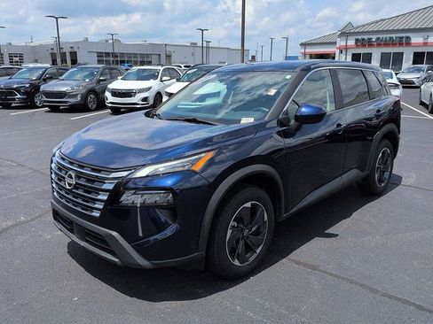 Used 2025 Nissan Rogue SV FWD image 3