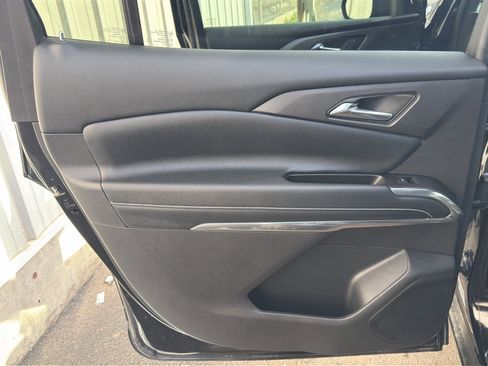 Used 2025 Chevrolet Traverse LT w/ Sun and Wheel Package image 23