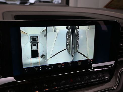 Used 2025 Chevrolet Silverado 1500 ZR2 w/ Technology Package image 32