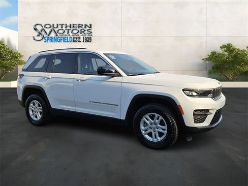 Used 2023 Jeep Grand Cherokee Laredo w/ Luxury Tech Group I RWD image 7