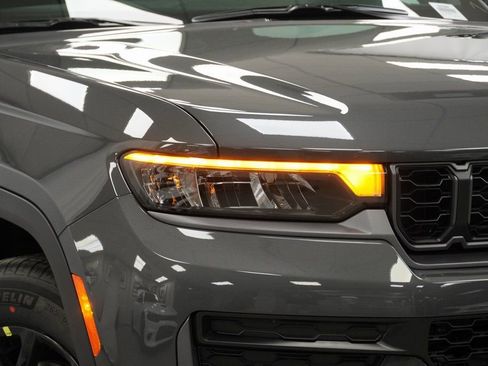 New 2026 Jeep Grand Cherokee Altitude image 5