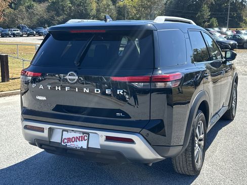 Used 2025 Nissan Pathfinder SL image 5