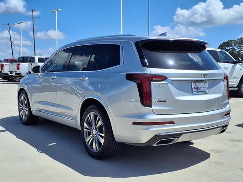 Used 2020 Cadillac XT6 Premium Luxury FWD image 2