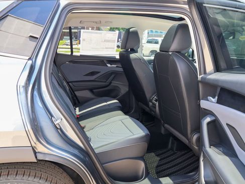 New 2026 Volkswagen Tiguan SE FWD image 31
