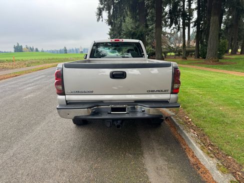 Used 2005 Chevrolet Silverado 2500 LS image 4