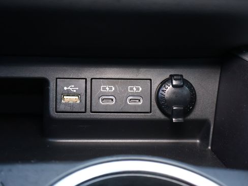 Used 2023 Toyota Highlander LE FWD image 21