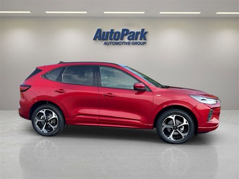 Used 2024 Ford Escape ST-Line Select w/ Tech Pack #2 image 11