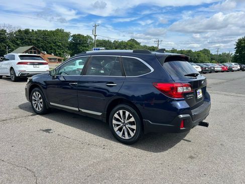 Used 2018 Subaru Outback 3.6R Touring AWD/4WD image 4