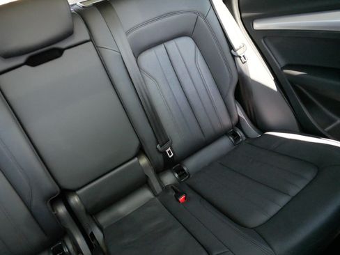 Used 2018 Audi Q5 2.0T Premium Plus w/ Premium Plus Package AWD/4WD image 14