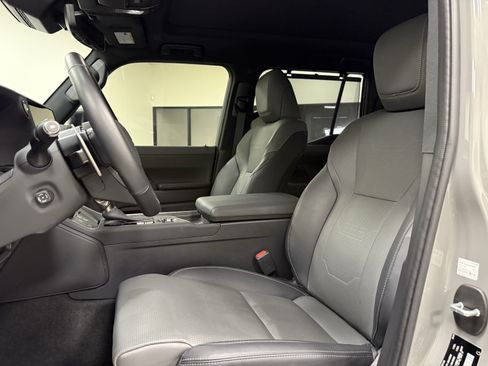 Used 2025 Lexus GX 550 w/ Accessory Package (2T) AWD/4WD image 12