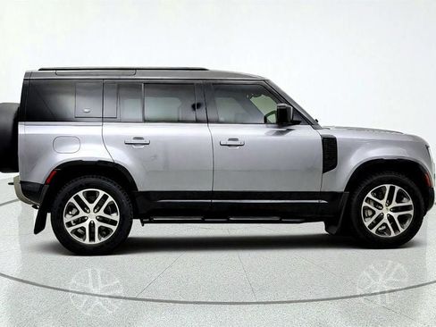Used 2022 Land Rover Defender 110 X-Dynamic SE AWD/4WD image 4