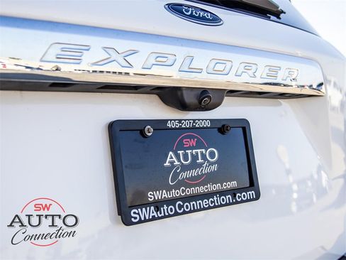 Used 2023 Ford Explorer XLT w/ Equipment Group 202A image 11