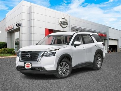 New 2025 Nissan Pathfinder SV w/ SV Premium Package