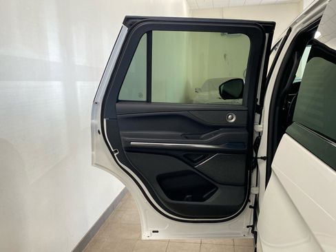 New 2026 Lincoln Navigator Reserve w/ Jet Appearance Package image 11