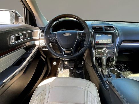 Used 2017 Ford Explorer Platinum AWD/4WD image 8